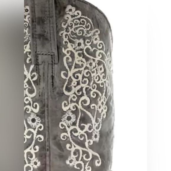 Corral distressed brown embroidered boots 👢 snip toe - Picture 2 of 14